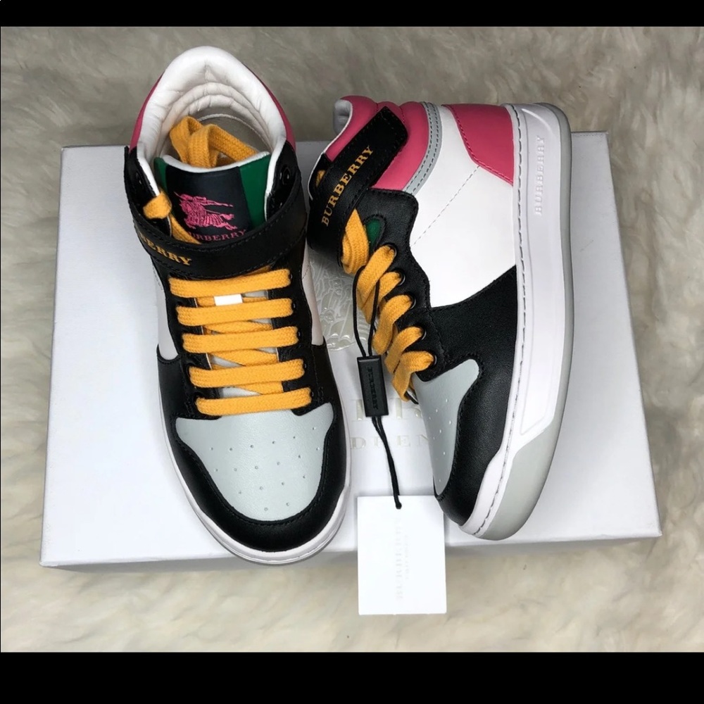 - 👟Burberry Sneakers👟